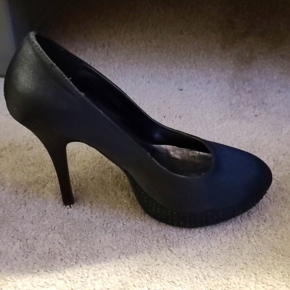 Heels - Picture 3 of 5
